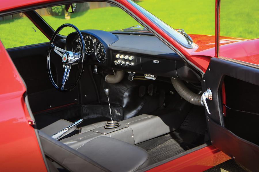 Интерьер Fiat Abarth 1000 GT Bialbero 1961 года  (фото 8 из 30)